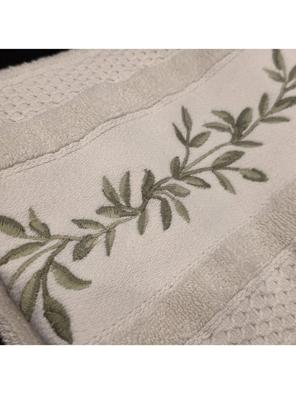 Ralph Lauren Home Embroidered Sage Green Vine Hand Towels 2 Pc Tassel Fringe EUC